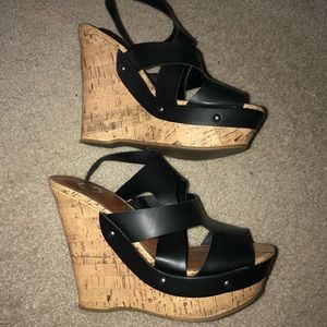 Black Guess Wedges